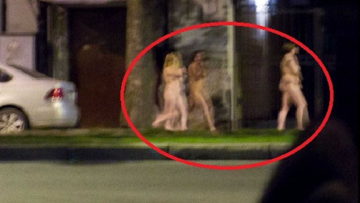 Активисти изкараха на улицата чисто голи проститутки и клиентите им (СНИМКИ/ВИДЕО 18+)