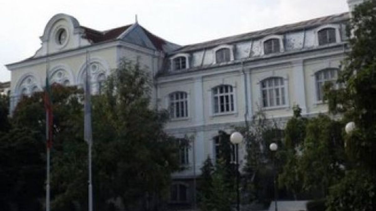Ученици и родители набират средства за ремонт на бившата Пловдивска мъжка гимназия 