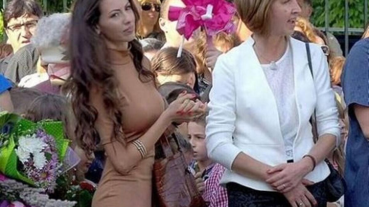 Прочулата се секси учителката: Продължавам да получавам неприлични предложения 