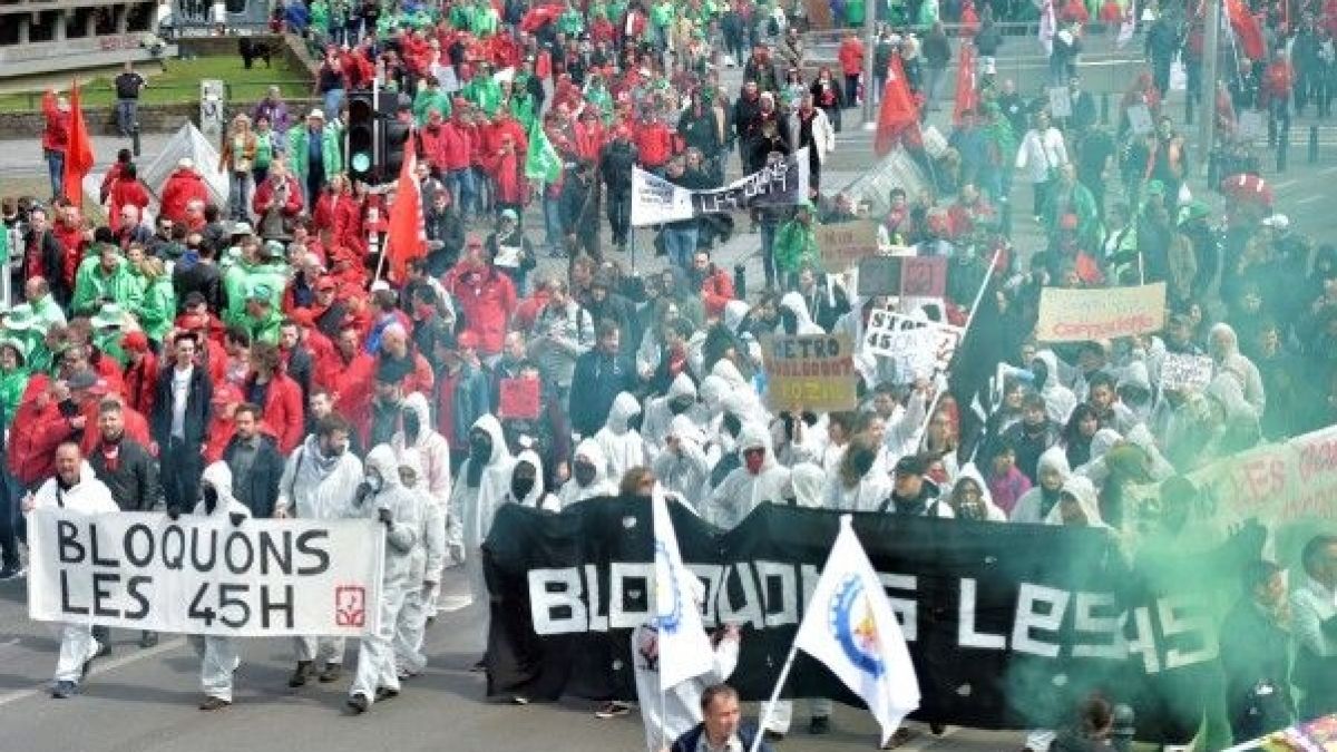 Полицията хвърли водно оръдие срещу демонстранти в Брюксел (СНИМКИ/ВИДЕО) 