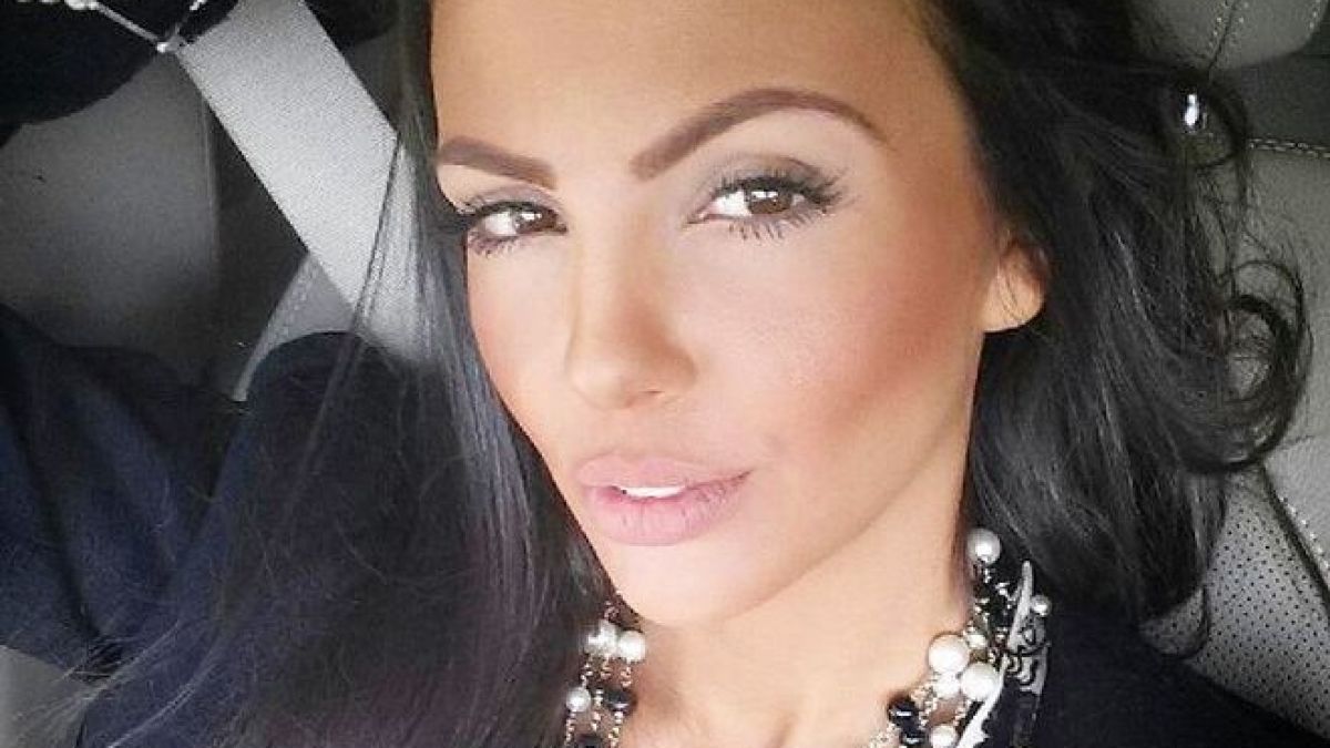 Николета стана дама за бала на дванадесетокласник (СНИМКА)