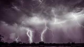 Уникално ВИДЕО! Вижте как се зараждат гръмотевиците