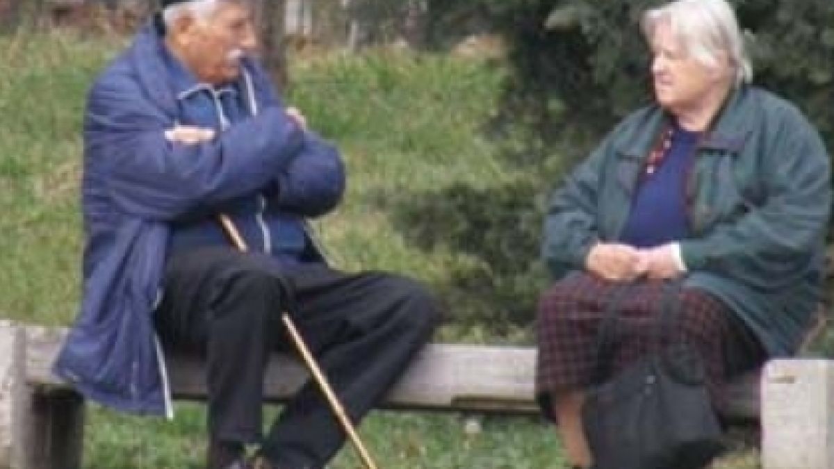 Гадост! Циганин наплю в лицето баба и дядо
