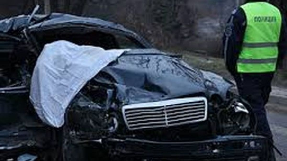 Помориец предизвика автомеле до летище Бургас, бере душа в болница