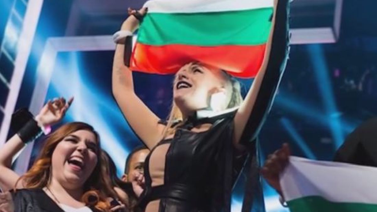 Край с всенародната любов към Поли Генова! Пловдивчанка омете изпълнителката (СНИМКА)