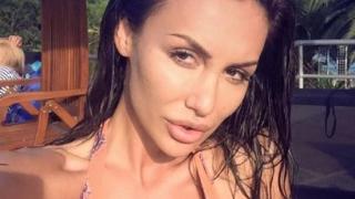 Моника Валериева чупи чаши с глас (ВИДЕО)