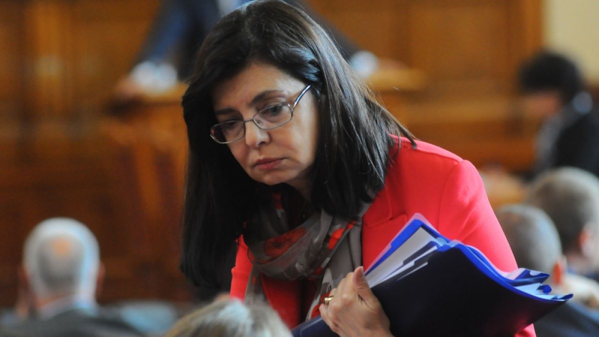 Меглена Кунева обясни причините за оставката си