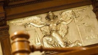 Стойко лъгал, че е агент от ДАНС и полковник от МВР, завлякъл петима с над 20 бона