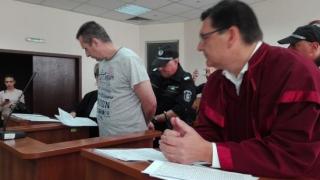 Край: Няма излизане от ареста за ченгето, което уби родителите си