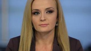Гена Трайкова удари дъното: Тъпче се безобразно, а после прикрива наедрелите си бедра!