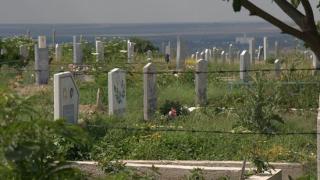 Безхаберни родители зарязаха бебето си на селско гробище