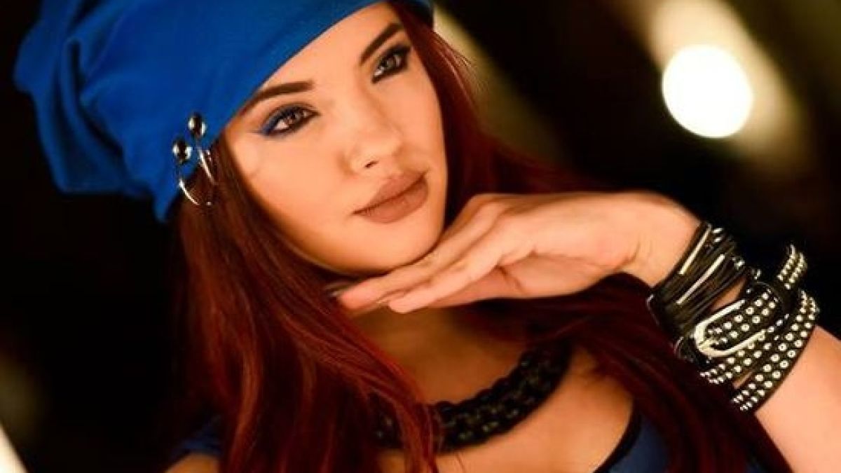 Скандални чатове показват как Дара се хвана за гушата с колежка, заради...