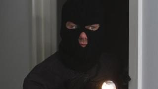 Полицаи закопчаха "най-злощастните" апаши в света 