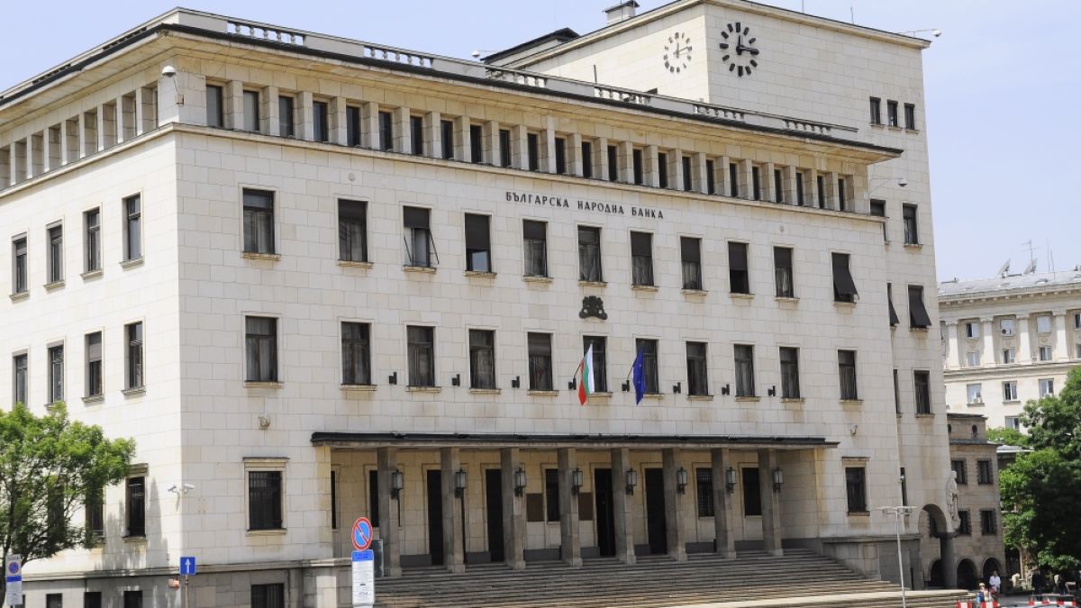 Горещо проучване: Очакват сливане на банки в България