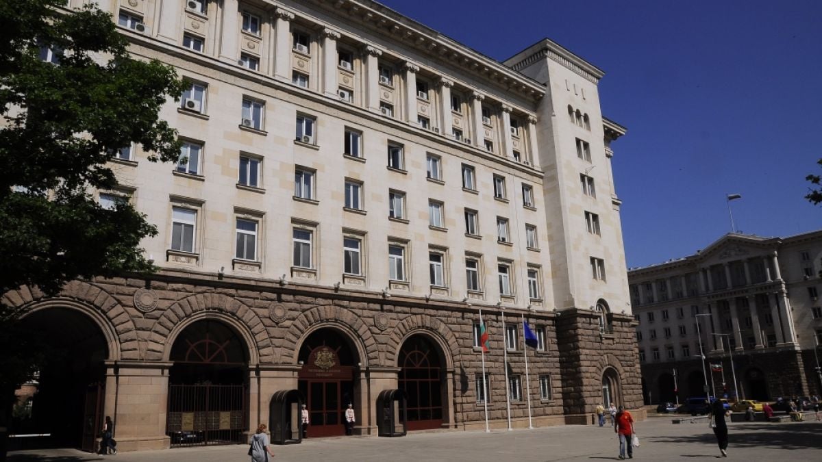 Президентството пробва да опровергае прокуратурата с нападки и декларации