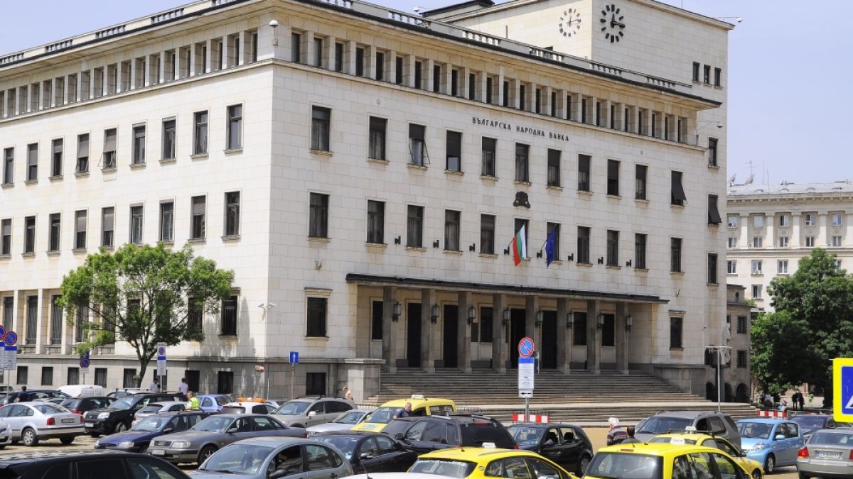 БНБ алармира за размера и погасяването на бързите кредити