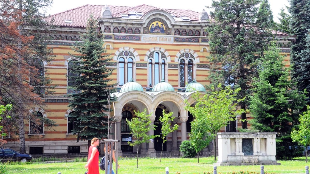 Часове до избора на нов патриарх - как ще стане това