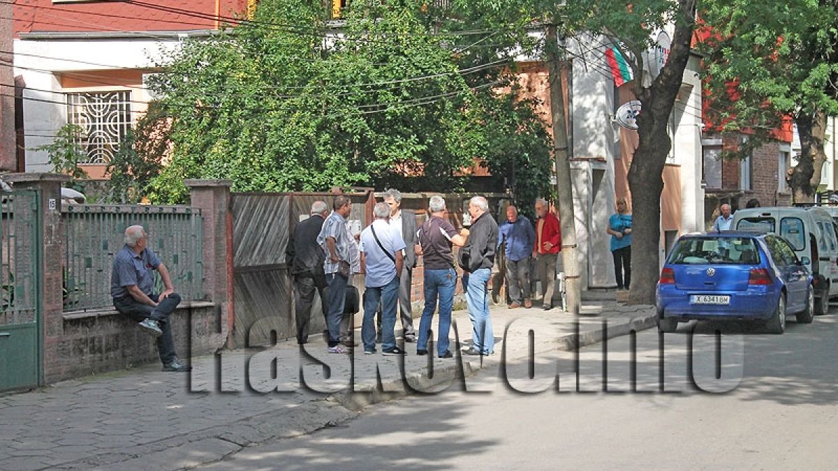 Бандитите, нападнали пощата в Хасково, са залели охранителя с белина (ПЪРВИ СНИМКИ) 