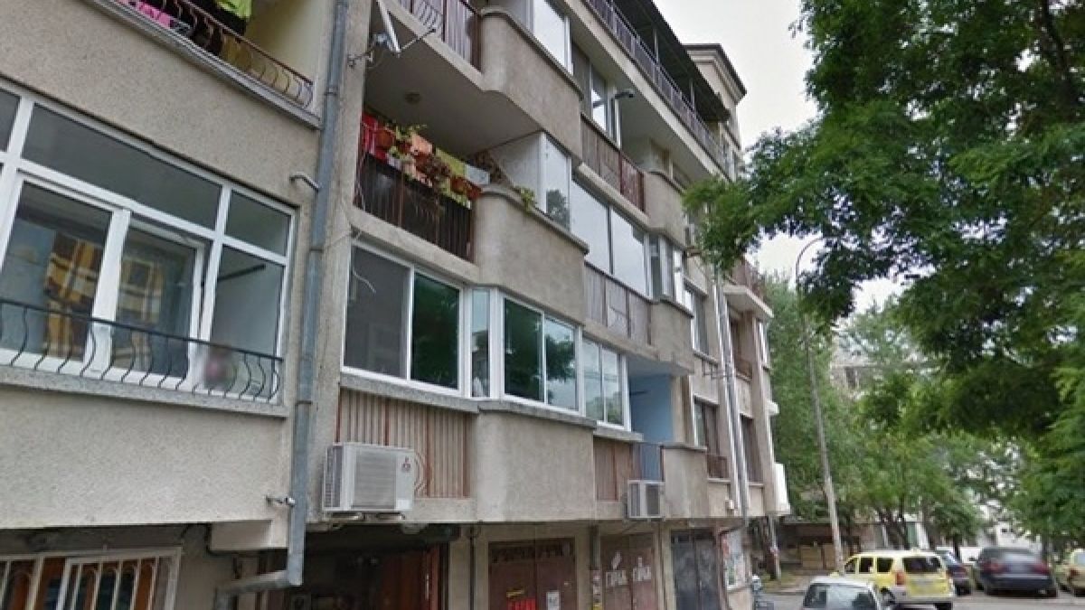 Брутална жестокост в Бургас! Майка опита да заколи бебето си