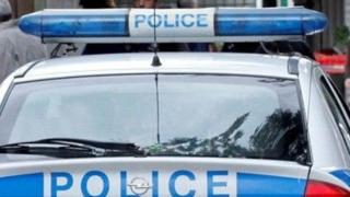 Брутално отвличане! Варненец напъха 18-годишна в колата си и я закара в гора
