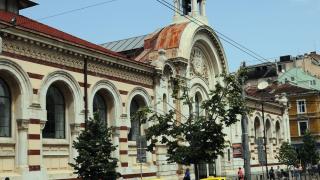 Извънредна ситуация в центъра на София, полиция отцепи Халите