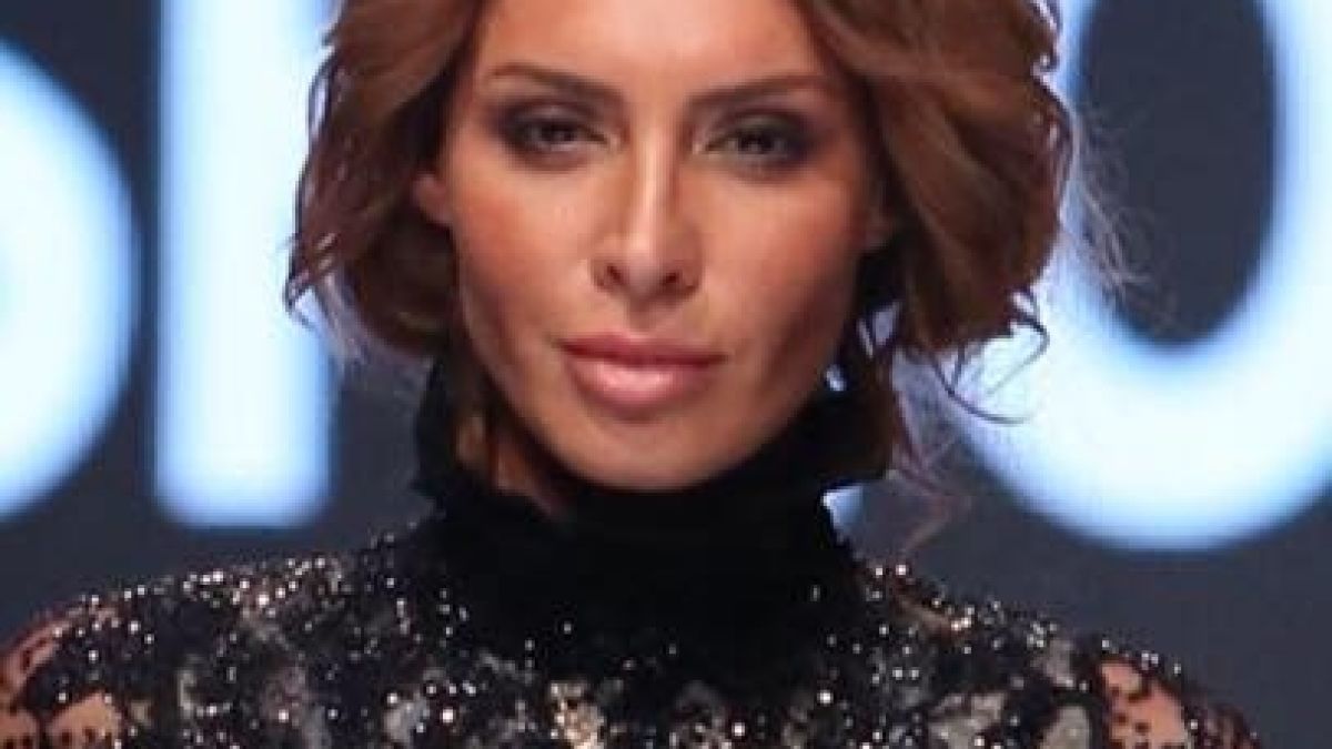 Черната Златка дава уроци на млади кифли