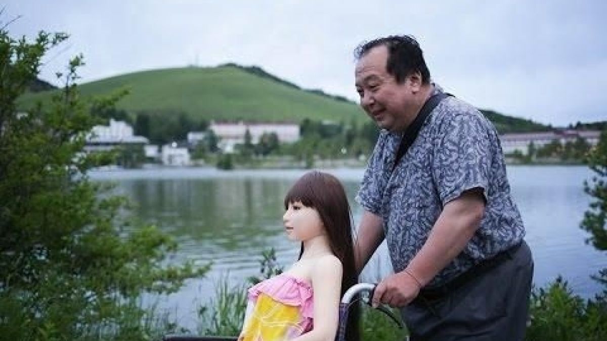 Женен мъж с две деца откри любовта в...секс кукла (СНИМКИ/ВИДЕО)