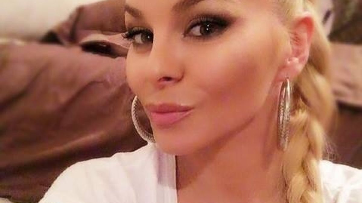 Шок! Ето какво прави Десислава в кухнята