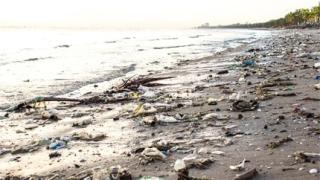 Изкуствена брегова линия ще изчисти Северно море от пластмасата