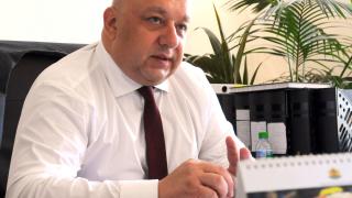 Питбула ще топли депутатското място на Кралев, шефка на библиотека заема това на Павлова