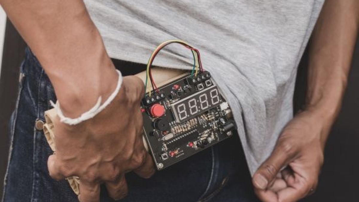 Мощна 200-килограмова бомба вся паника на плаж в Португалия 