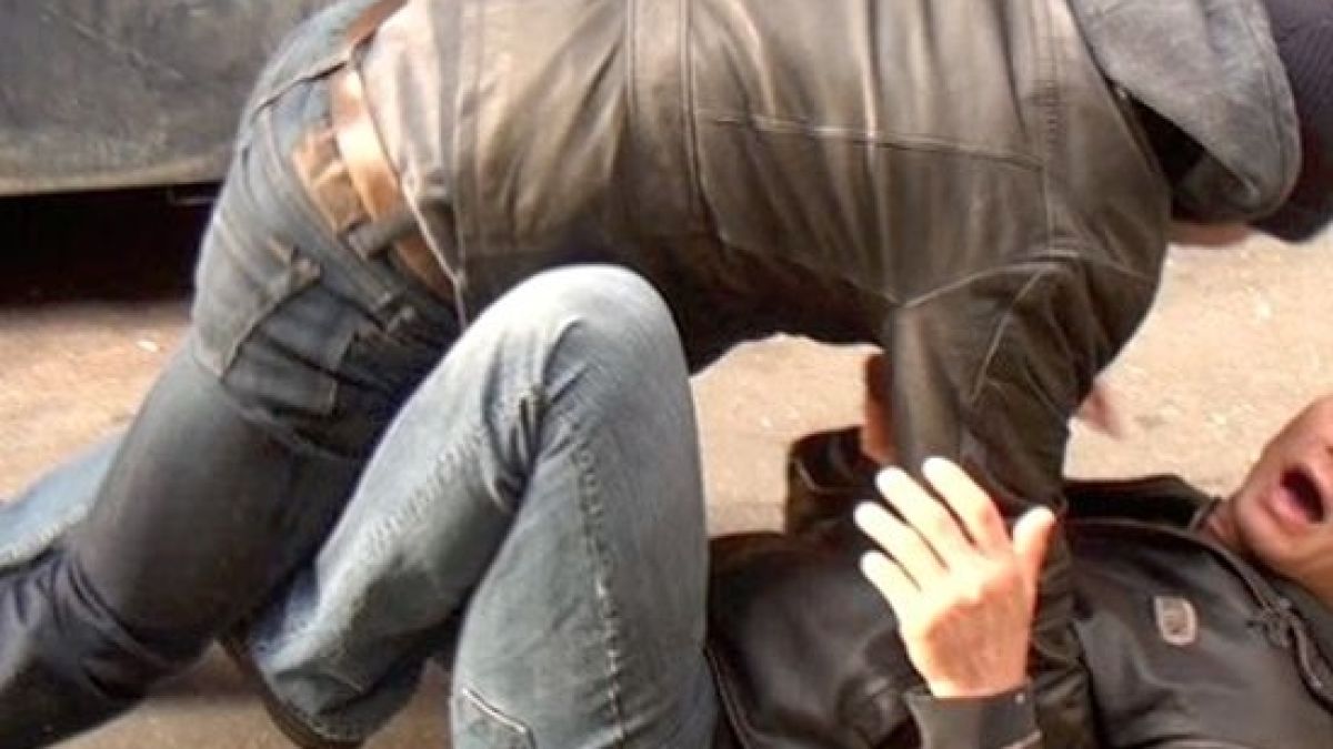 Брутално! Хасковлии отидоха на дискотека, а охраната ги смля от бой