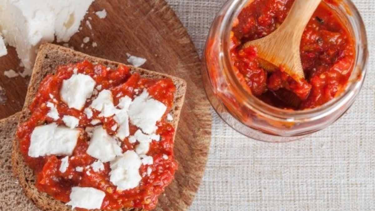 Правим си лютеница с продукти от три различни държави