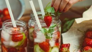 4 напитки утоляват жаждата през лятото