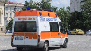 Професор или шофьор: Призоваха министър Хинков да подкара линейка