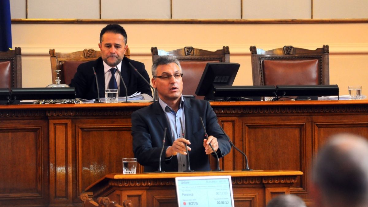 ГЕРБ събират подписи за оставката на Валери Жаблянов