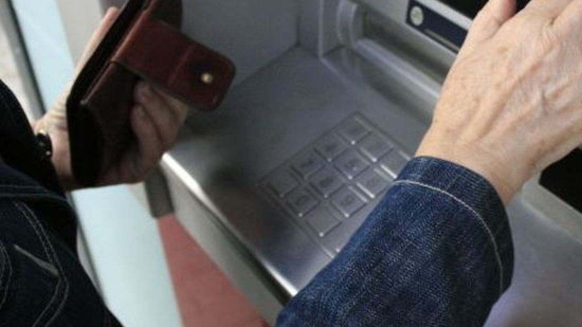 Внимание! Никога не използвайте тези ПИН кодове за дебитната си карта!