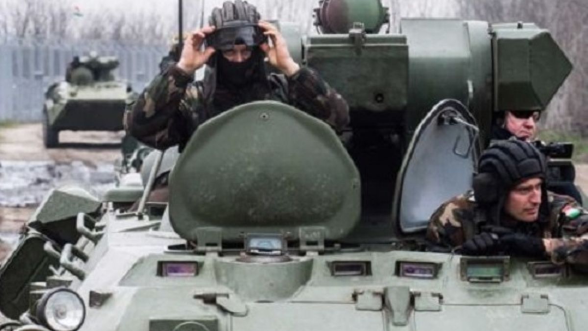 Напрежението расте: Унгария струпа армия, жандармерия, хеликоптери и дронове на границата със Сърбия, поголовни арести на бежанци