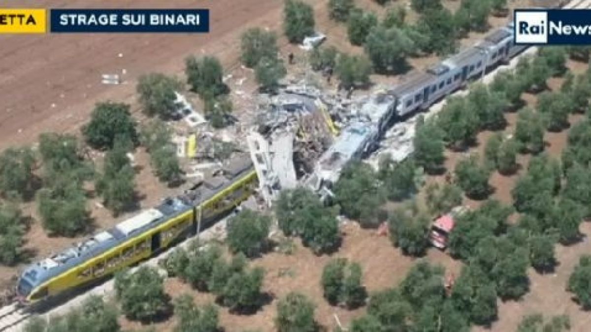 Първи СНИМКИ и ВИДЕО от ужаса край Бари, най-малко 10 са жертвите в удара между два влака