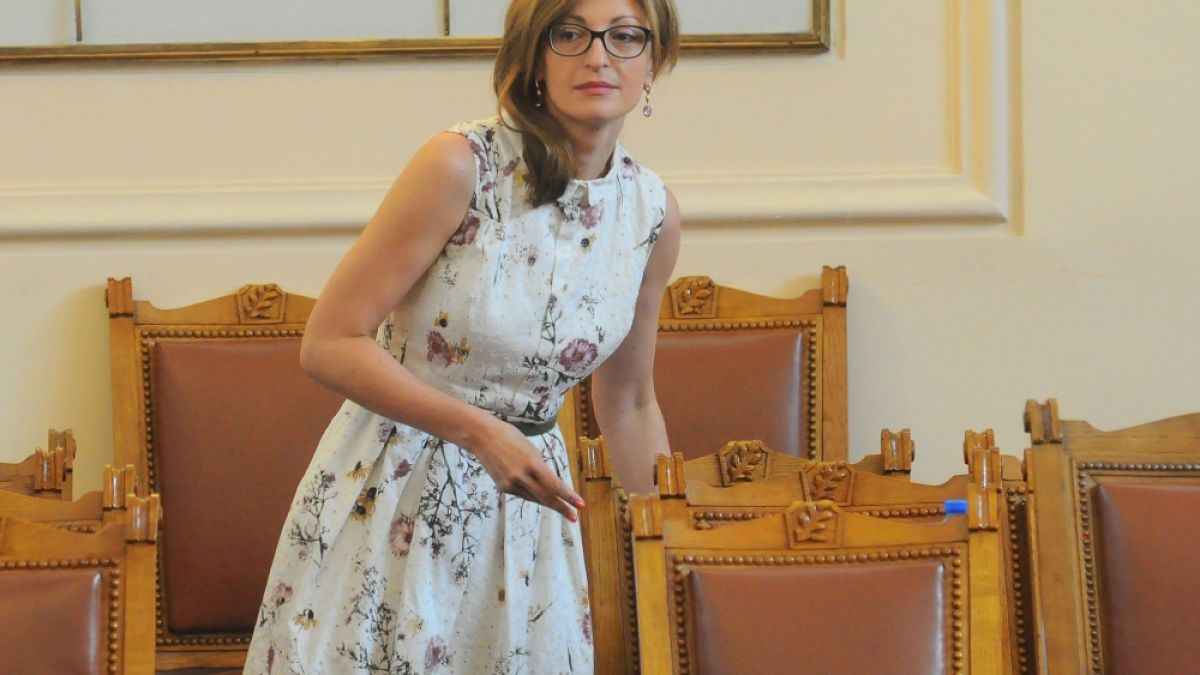 Екатерина Захариева захапа червените: Омразата и страхът са посоките, които следва БСП  