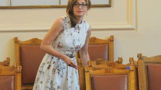 Екатерина Захариева захапа червените: Омразата и страхът са посоките, които следва БСП  