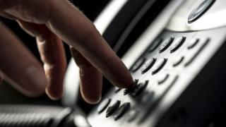 Псуването на полицай по телефона е законно у нас
