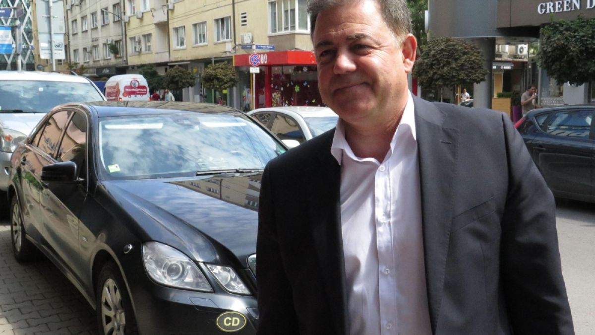 Бивш министър зове партии за бунт и уволнение на Бойко Рашков