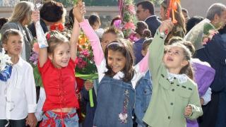 Светъл ден: Над 57 000 млади българи поемат по много дълъг, но и интересен път