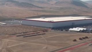 Gigafactory на Tesla започна производството на батерии (ВИДЕО)