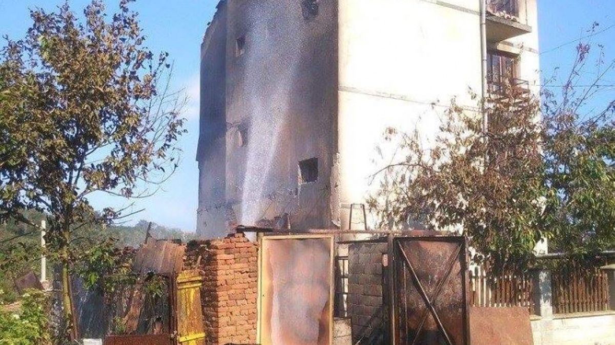 Само в БЛИЦ: Огнен ад във варненско село! (СНИМКИ)