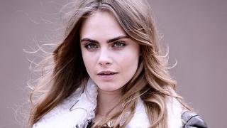 Кара Делевин се съблече гола за корица на списание (СНИМКА 18+)