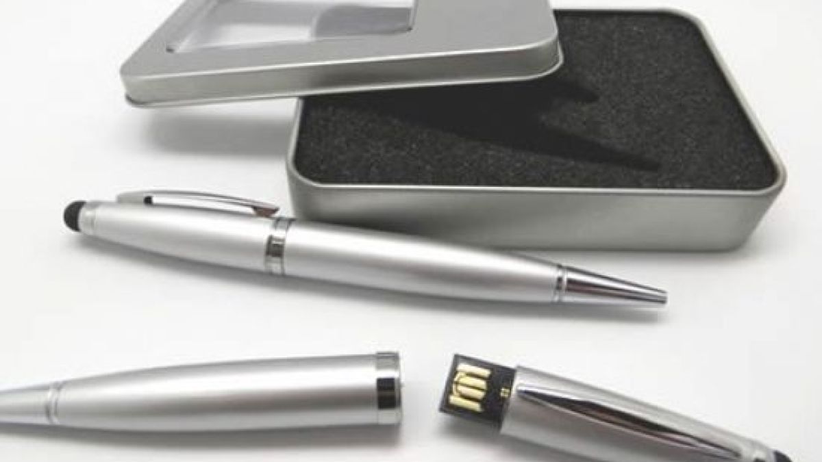 Мобилен оператор раздава безплатно вируси с USB стикове 