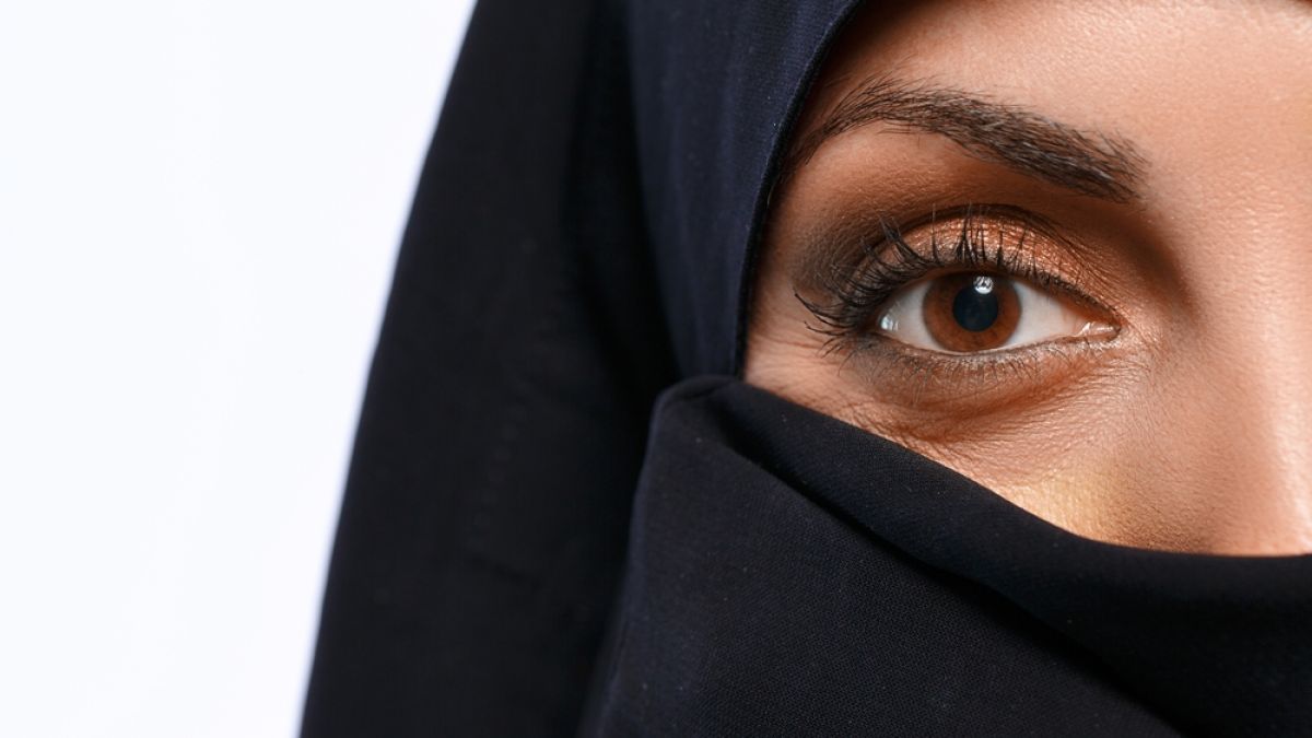 16-годишна сирийка у нас: Бежанците ненавиждат християните! Ако могат, биха ви изколили и избили до крак!