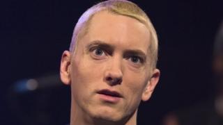 Рапърът Еминем реши да продава тухли